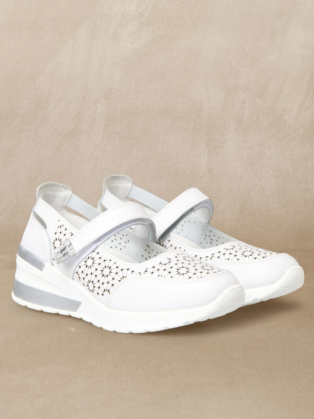 Discount Babies à scratch en cuir Femme Babies