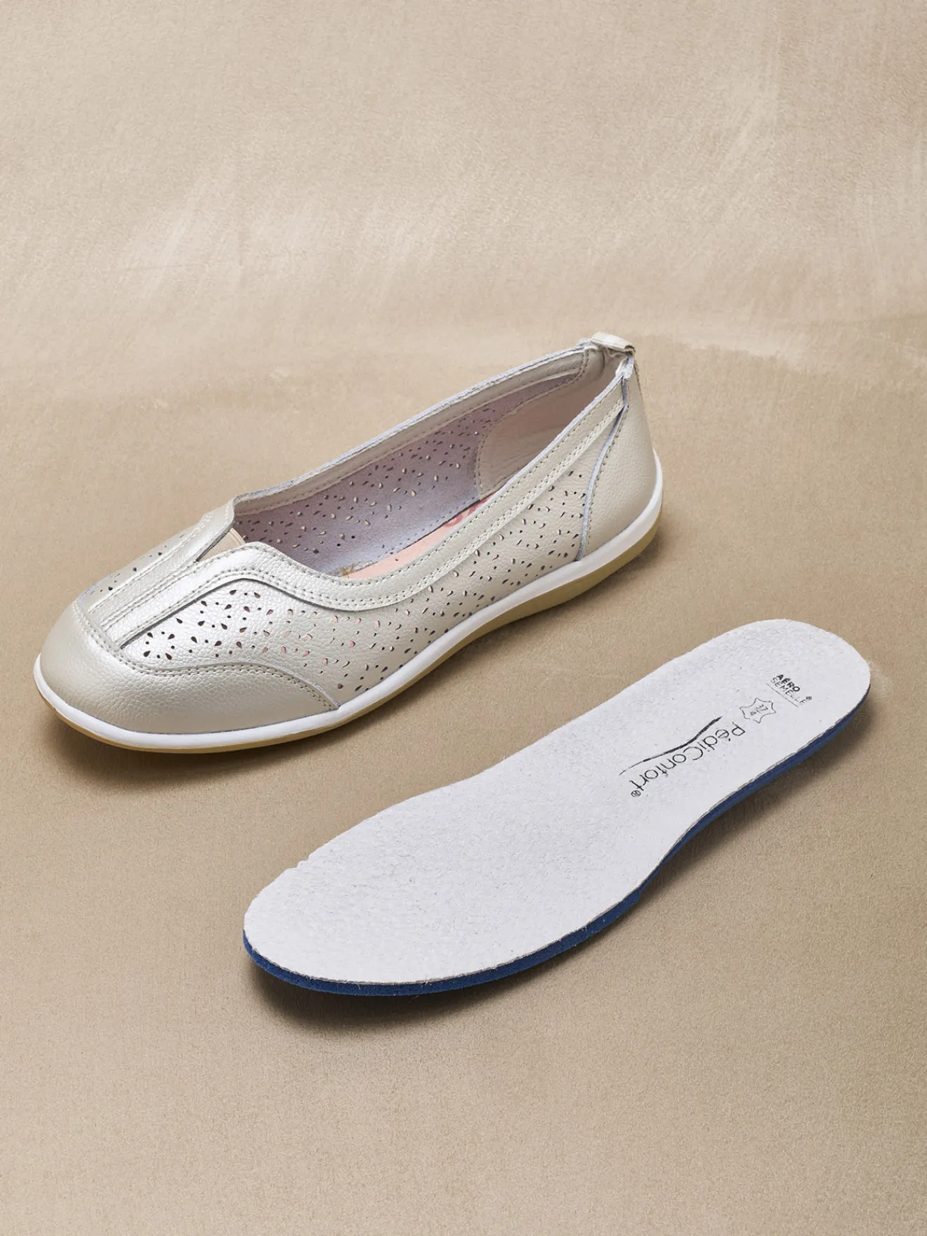 Ballerines dessus cuir perforé Femme Ballerines