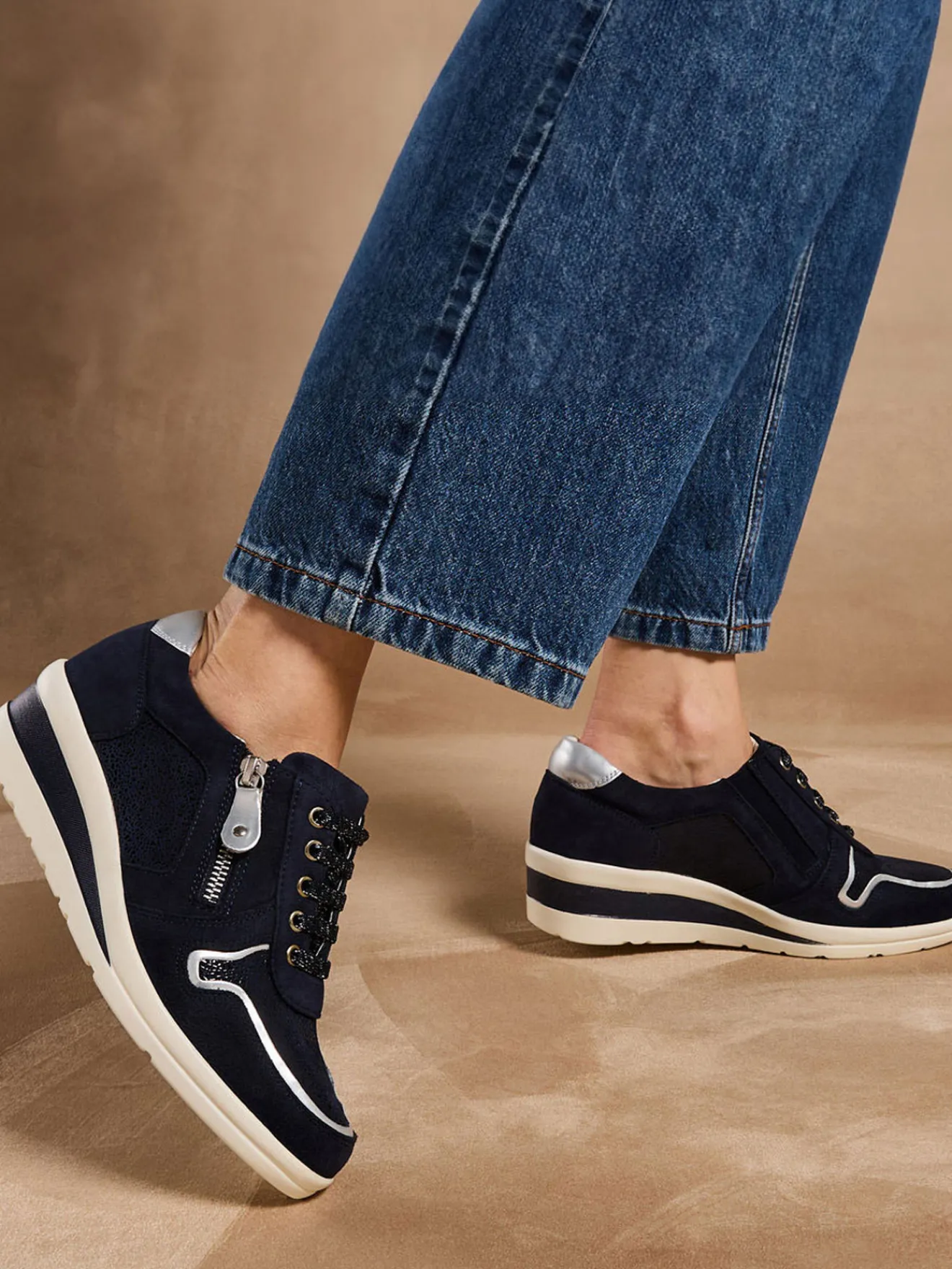 Outlet Baskets cuir à aérosemelle® Femme Baskets, Derbies