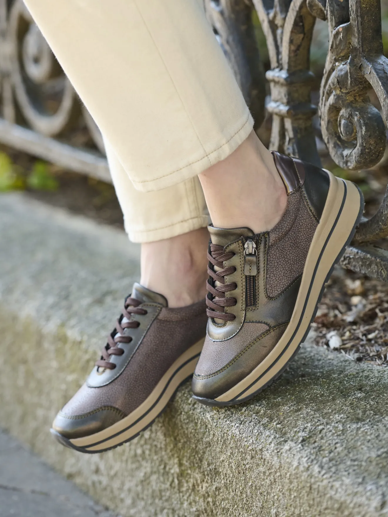 Outlet Baskets zip et lacets semelle amovible Femme Baskets, Derbies