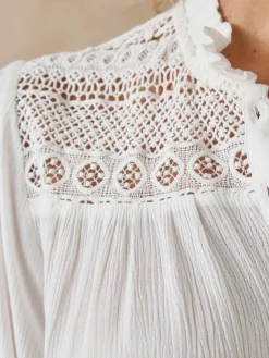 Blouse en crêpe avec macramé Femme Chemisier, Blouse
