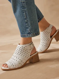 Outlet Sandales montantes cuir perforé Femme Sandales