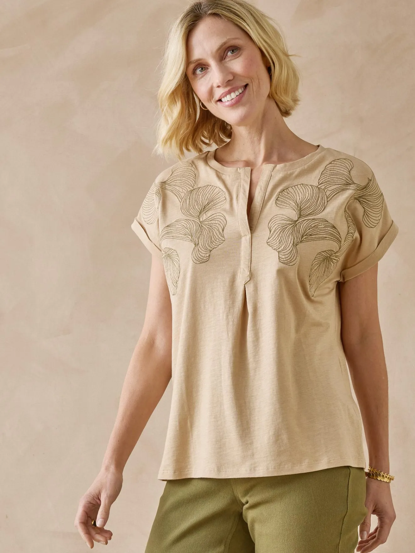 New Tee-shirt brodé encolure tunisienne Femme T-Shirt