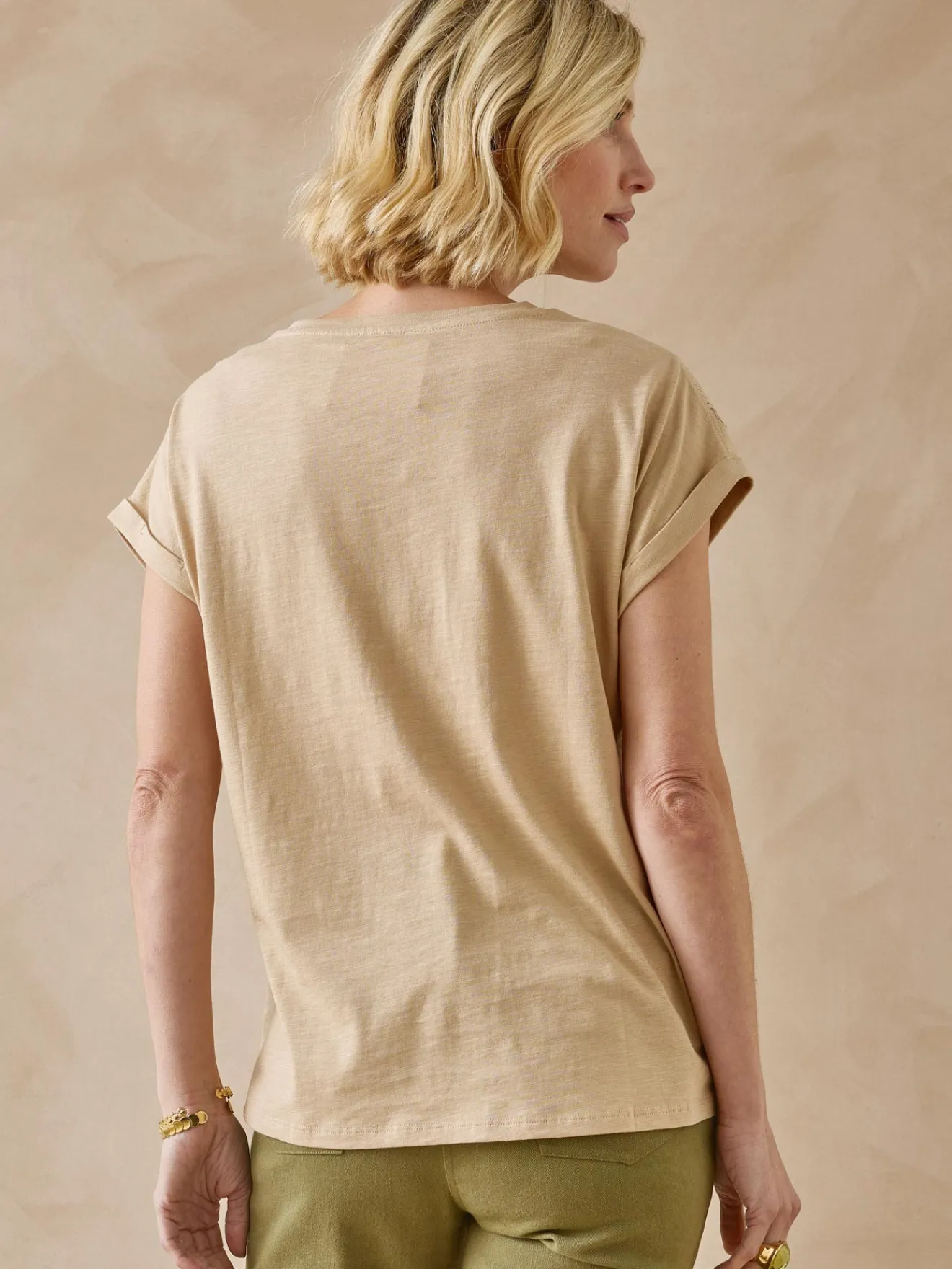 New Tee-shirt brodé encolure tunisienne Femme T-Shirt