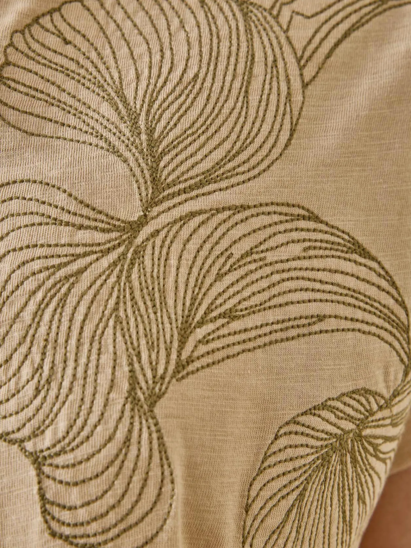 New Tee-shirt brodé encolure tunisienne Femme T-Shirt