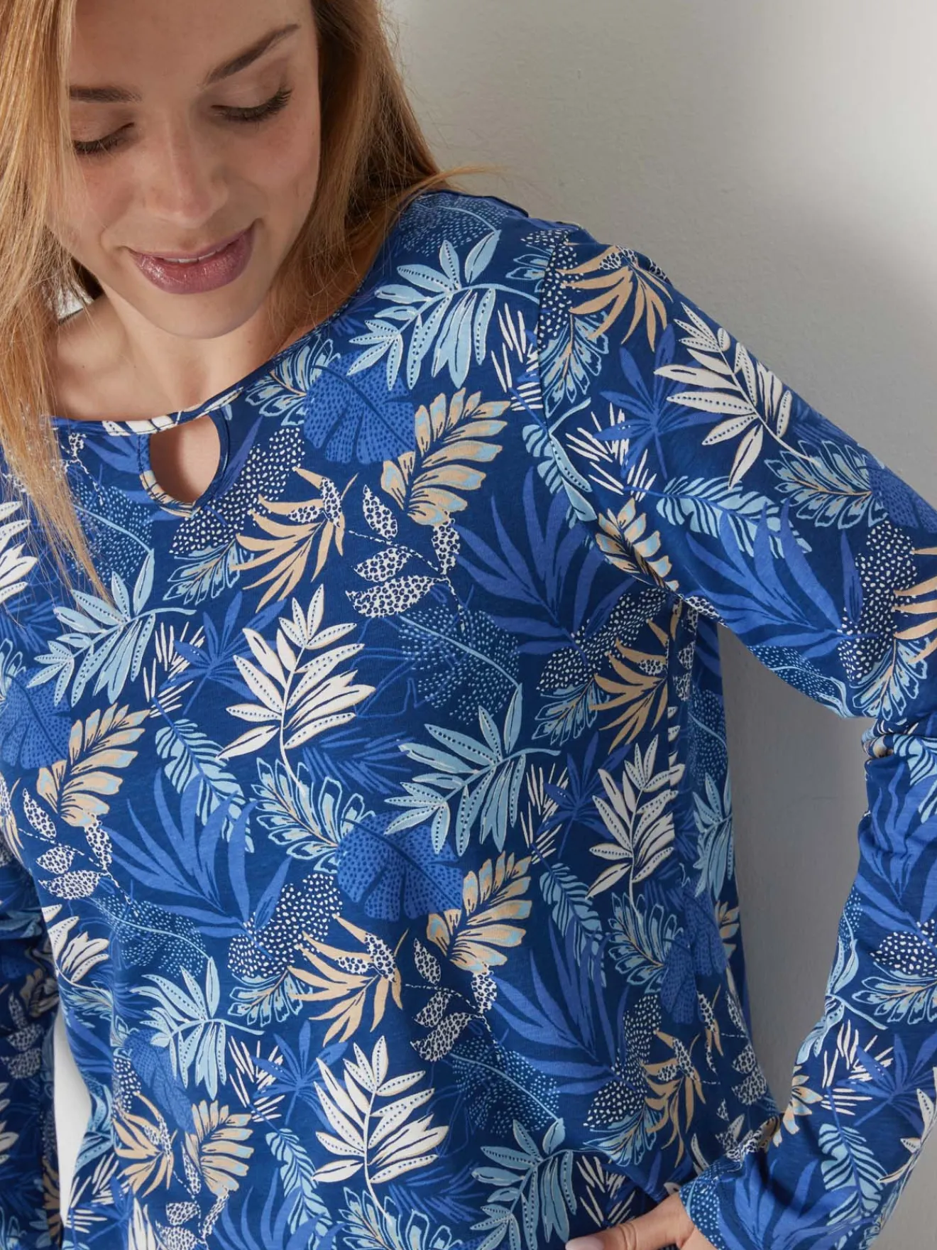 Tee-shirt encolure fantaisie Femme T-Shirt